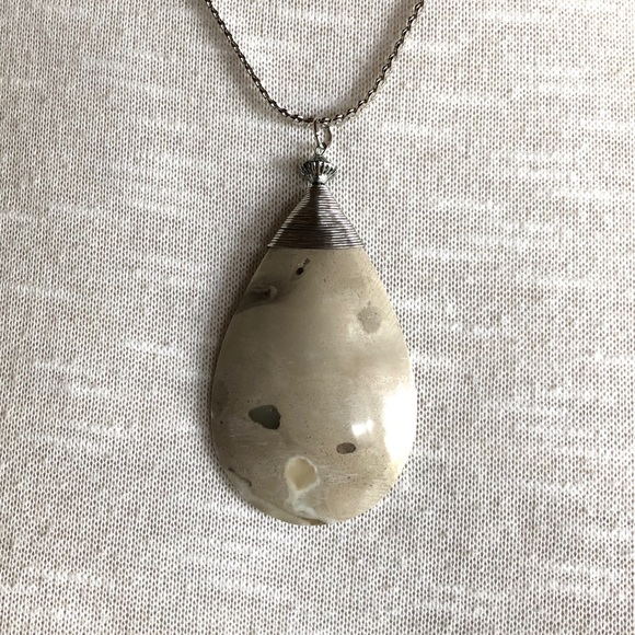✨2/$15 Large Polished Stone Pendant - Picture 2 of 6